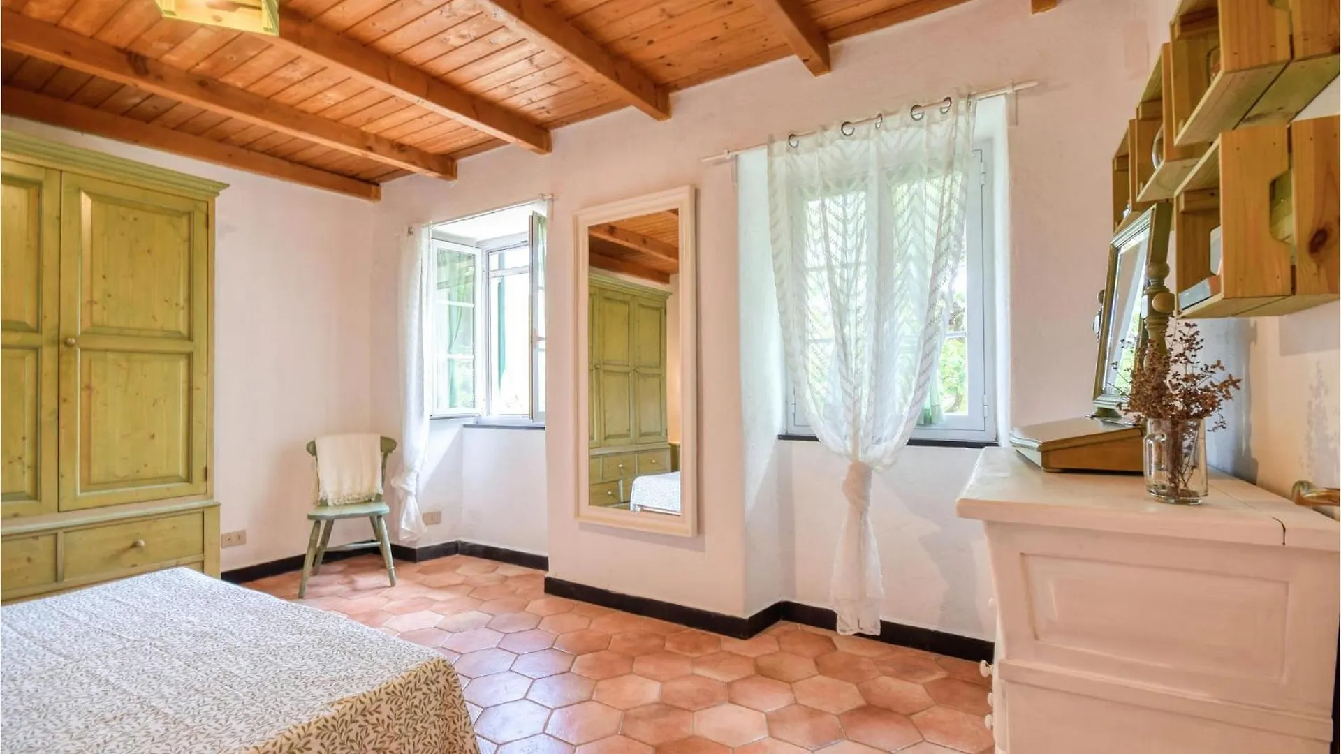 3 Bedroom Gorgeous Home In Uscio 0*,